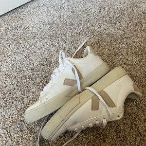 Women’s Extra White / Almond Vejas!